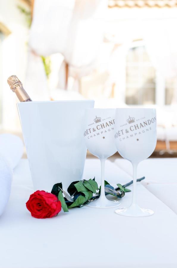 La Bastide Du Rocher Boutique Hotel & Spa รอกเกอบรูน-ซูร์-อาร์ฌ็องส์ ภายนอก รูปภาพ