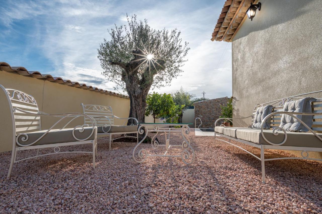 La Bastide Du Rocher Boutique Hotel & Spa รอกเกอบรูน-ซูร์-อาร์ฌ็องส์ ภายนอก รูปภาพ