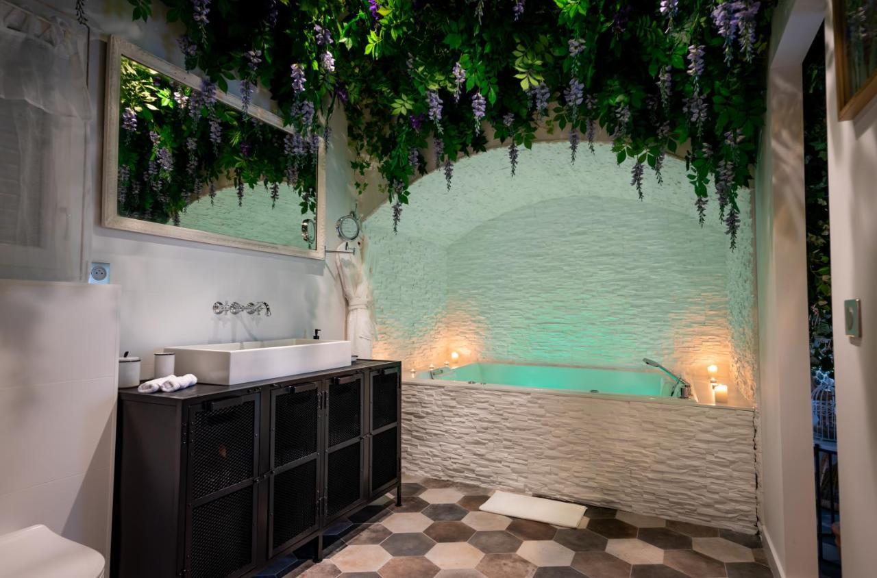 La Bastide Du Rocher Boutique Hotel & Spa รอกเกอบรูน-ซูร์-อาร์ฌ็องส์ ภายนอก รูปภาพ