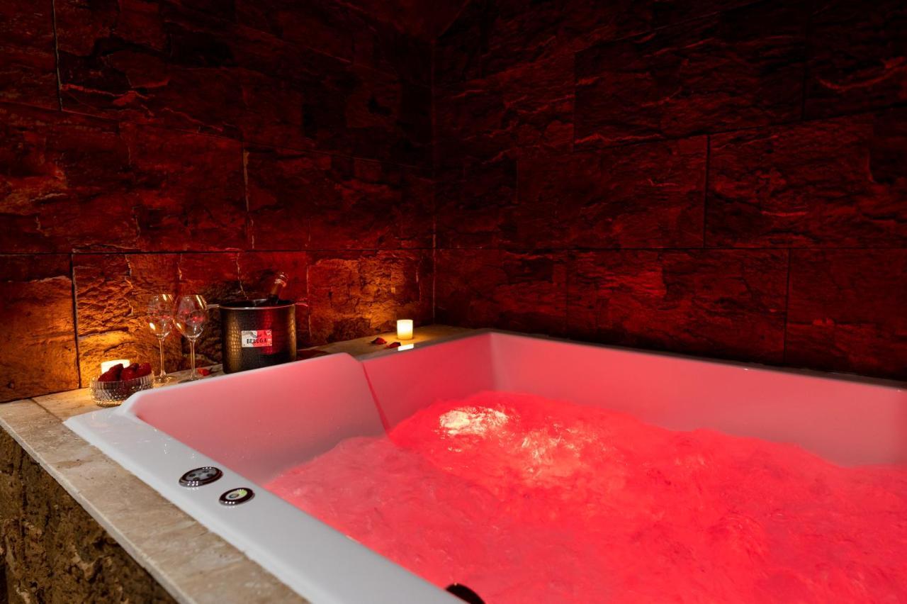 La Bastide Du Rocher Boutique Hotel & Spa รอกเกอบรูน-ซูร์-อาร์ฌ็องส์ ภายนอก รูปภาพ